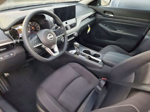 Used 2025 Nissan Altima 2.5 SV w/ SV Premium Package image 7