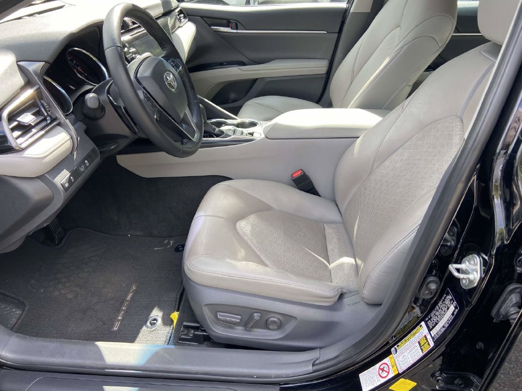 Used 2019 Toyota Camry XSE FWD image 17