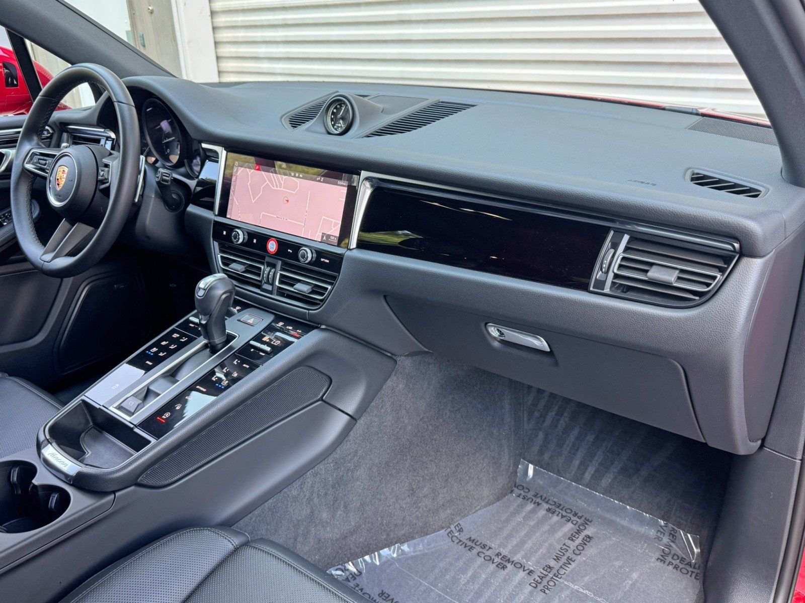 Used 2024 Porsche Macan AWD/4WD image 15