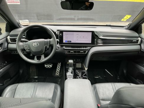 Used 2025 Toyota Camry XSE FWD image 17