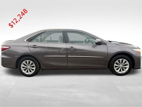 Used 2015 Toyota Camry LE image 2