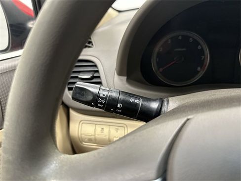 Used 2013 Hyundai Accent GLS w/ Premium Pkg image 18