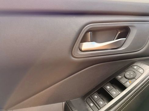 Used 2025 Nissan Rogue SV image 27