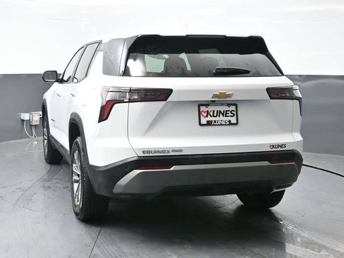 Used 2025 Chevrolet Equinox LT AWD/4WD image 2