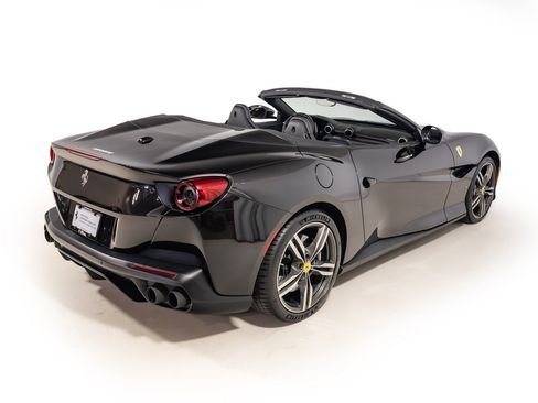 Used 2019 Ferrari Portofino RWD image 17