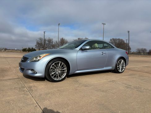 Used 2011 INFINITI G37 2dr Base w/ Premium Pkg image 2