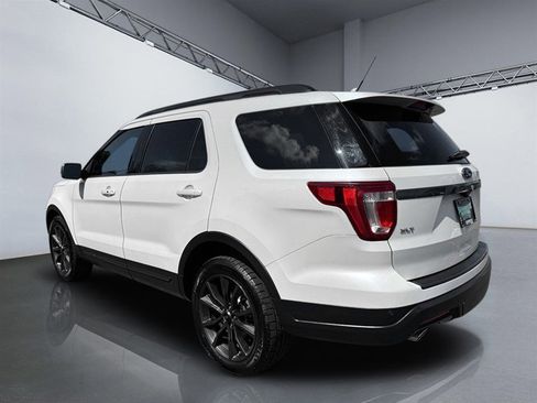 Used 2018 Ford Explorer XLT w/ Equipment Group 202A image 5