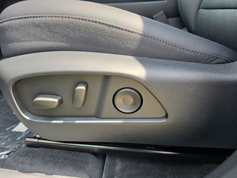 New 2026 Chevrolet Equinox LT w/ Convenience Package II AWD/4WD image 13