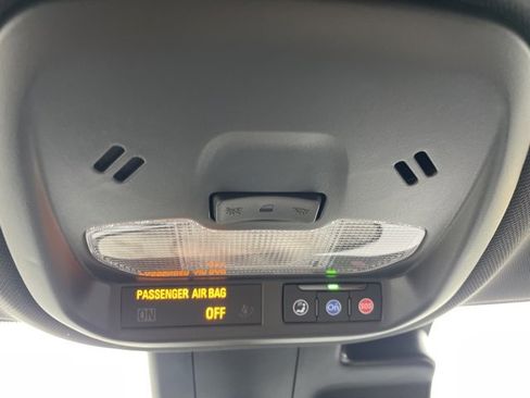 Used 2025 Chevrolet Trax RS w/ Driver Confidence Package image 28