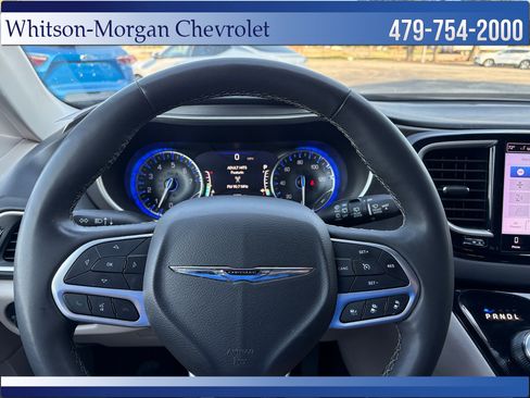 Used 2023 Chrysler Pacifica Touring-L FWD image 17