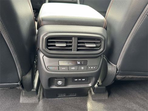 Used 2025 Honda Pilot TrailSport image 10