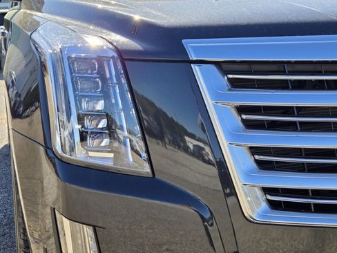 Used 2019 Cadillac Escalade Platinum image 2