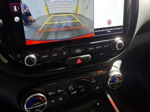 Used 2025 Kia Soul EX FWD image 9