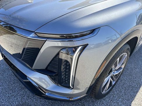 New 2026 Cadillac Vistiq Sport w/ LPO, Floor Liner Package image 9