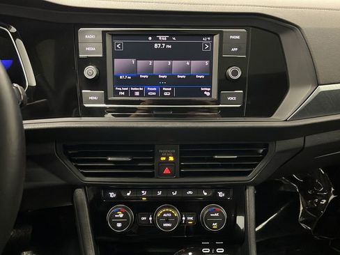 Used 2024 Volkswagen Jetta SE w/ Panoramic Sunroof Package image 13