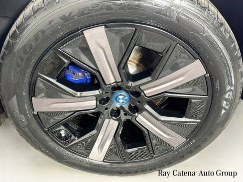 Used 2024 BMW iX xDrive50 w/ Premium Package AWD/4WD image 31