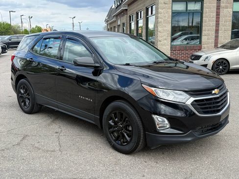 Used 2019 Chevrolet Equinox LS FWD image 3