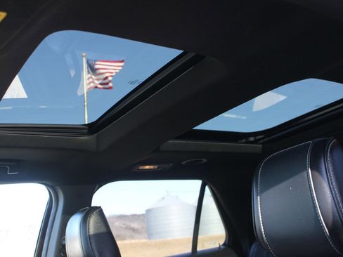 Used 2018 Ford Explorer Platinum image 27