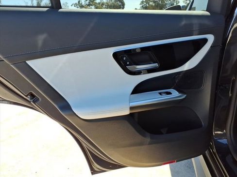 New 2026 Mercedes-Benz GLC 300 GLC 300 image 17