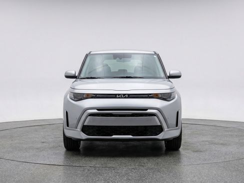 Used 2025 Kia Soul LX w/ LX Technology Package FWD image 2