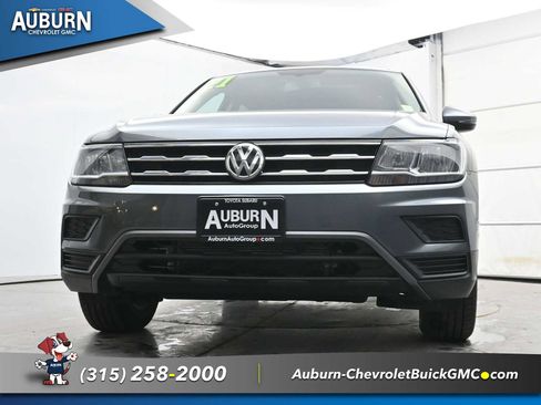 Used 2021 Volkswagen Tiguan SE w/ Panoramic Sunroof Package AWD/4WD image 15