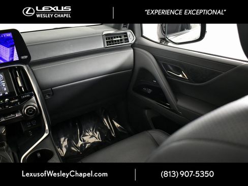 Used 2023 Lexus LX 600 4WD w/ Luxury Package image 34