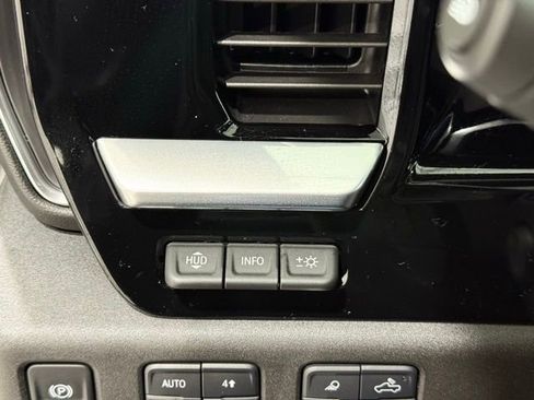 Used 2025 Chevrolet Silverado 1500 High Country w/ High Country Premium Package image 33