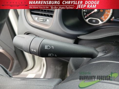 Used 2023 Jeep Renegade Latitude AWD/4WD image 15