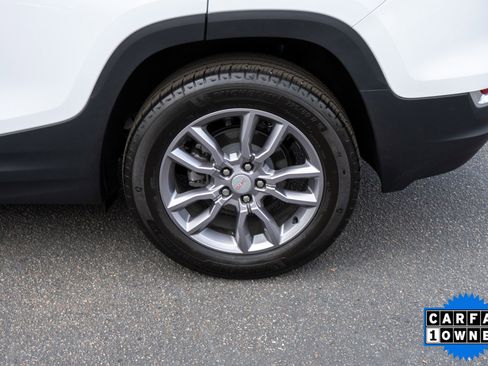 Used 2024 GMC Terrain SLT w/ LPO, Floor Liner Package FWD image 9