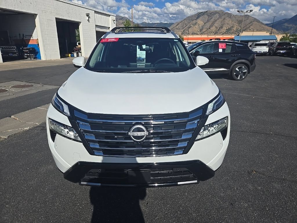 Used 2025 Nissan Rogue Platinum AWD/4WD image 3