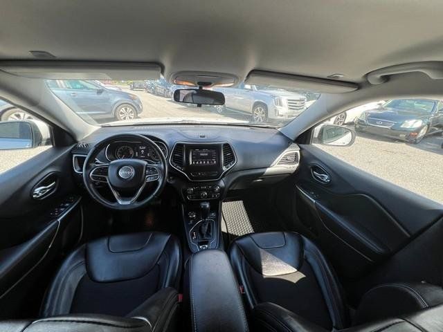 Used 2019 Jeep Cherokee Latitude Plus w/ Cold Weather Group AWD/4WD image 20