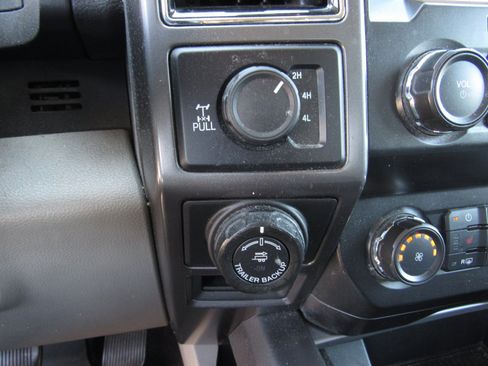Used 2019 Ford F150 XLT w/ Equipment Group 302A Luxury AWD/4WD image 16