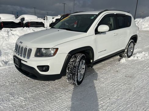 Used 2014 Jeep Compass Latitude image 3