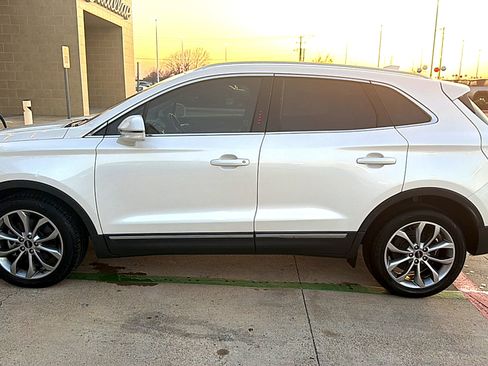 Used 2017 Lincoln MKC Select w/ Select Plus Package image 4