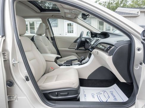Used 2017 Honda Accord EX-L image 39