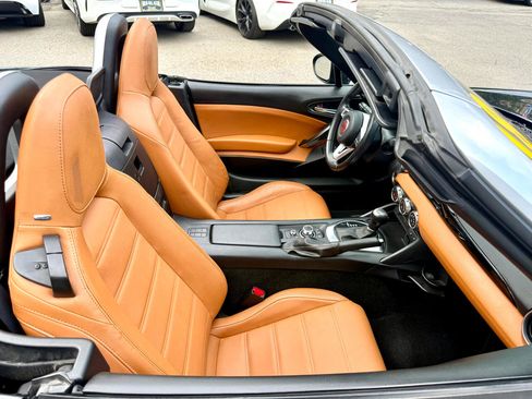 Used 2018 FIAT 124 Spider Lusso w/ Convenience Group image 19