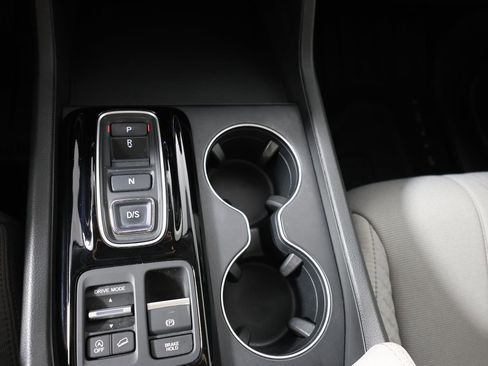 Used 2023 Honda Pilot LX image 18