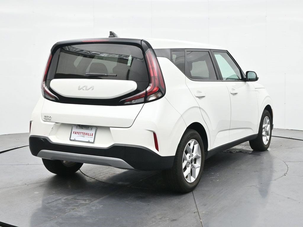 Used 2023 Kia Soul LX w/ Option Group 015 FWD image 5