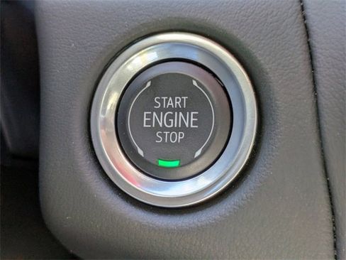 Used 2024 GMC Yukon SLT w/ SLT Luxury Package image 34