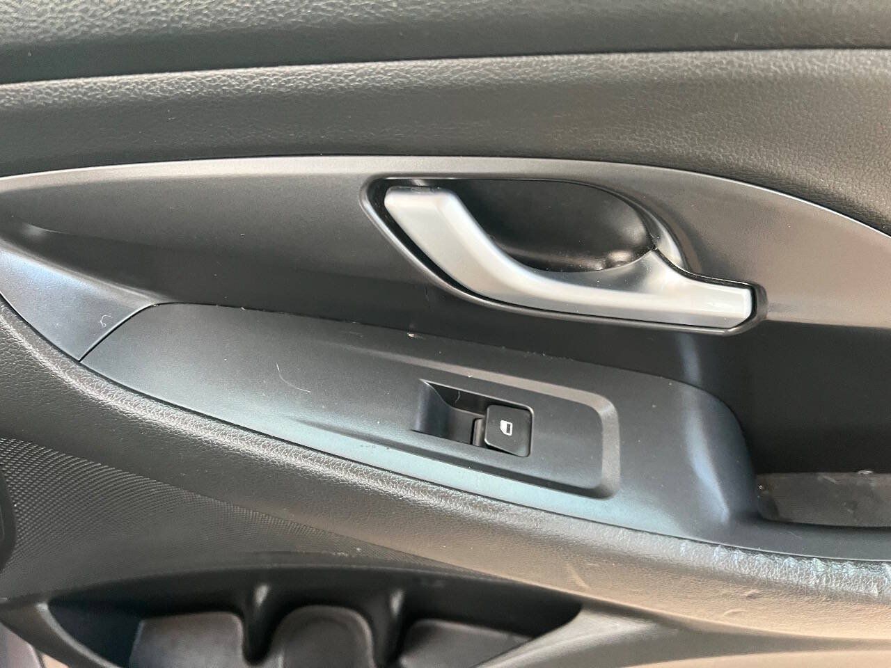 Used 2018 Hyundai Elantra GT FWD image 13
