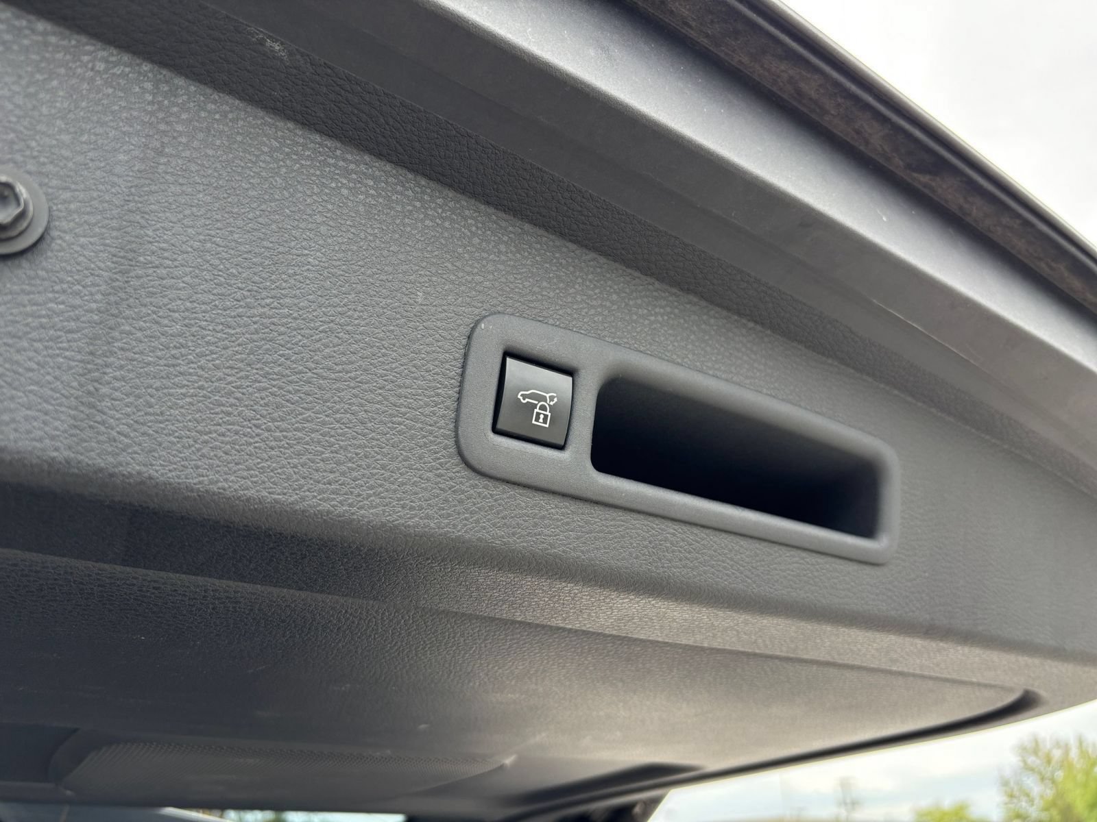Used 2025 Toyota Sienna XLE FWD image 24