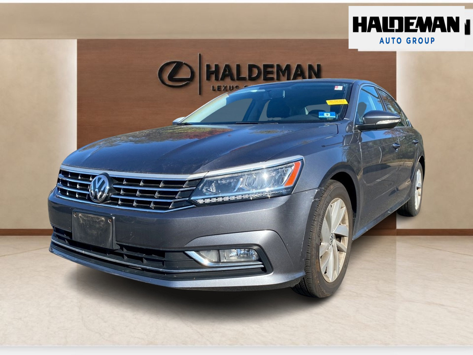 Used 2018 Volkswagen Passat 2.0T SE FWD image 2
