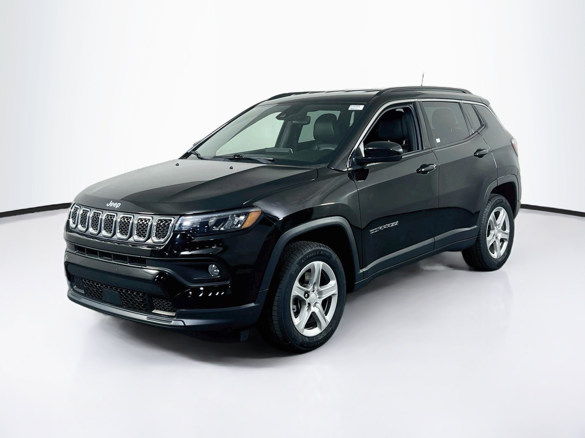Used 2023 Jeep Compass Latitude AWD/4WD image 1