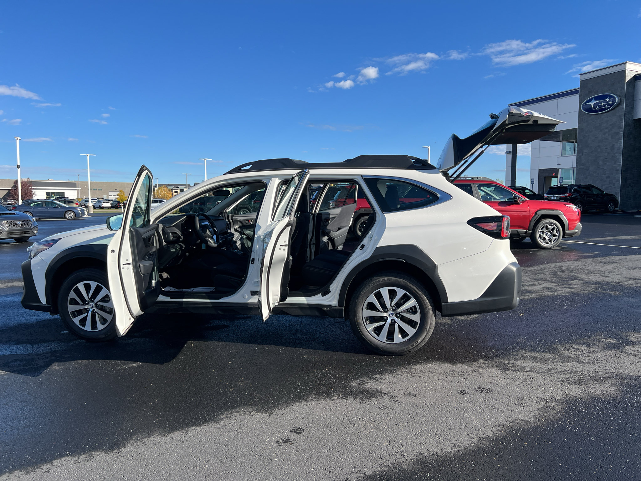 Used 2024 Subaru Outback AWD/4WD image 2