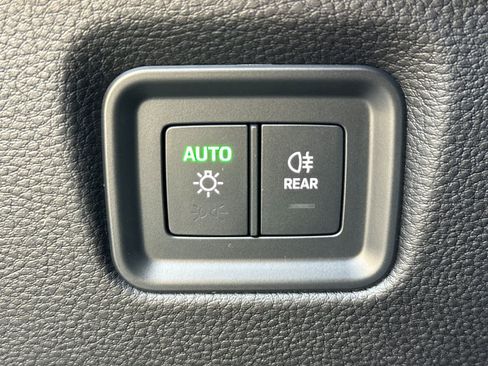 Certified 2025 Porsche Cayenne AWD/4WD image 31