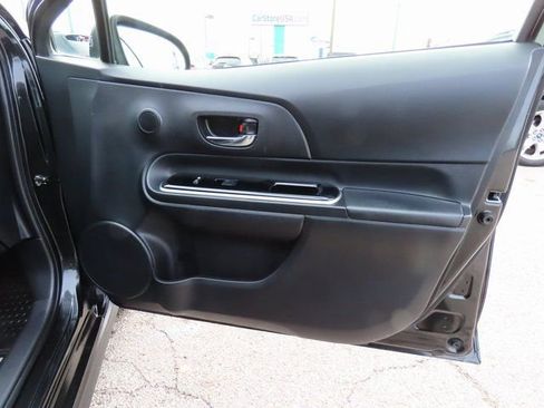 Used 2018 Toyota Prius C Three image 9