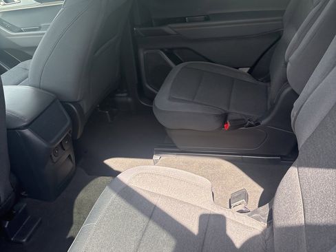 Used 2025 Ford Explorer Active image 7