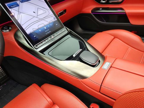 Used 2023 Mercedes-Benz SL 43 AMG w/ Driver Assistance Package image 12