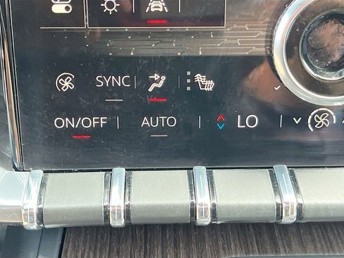 Used 2024 GMC Acadia Denali image 21