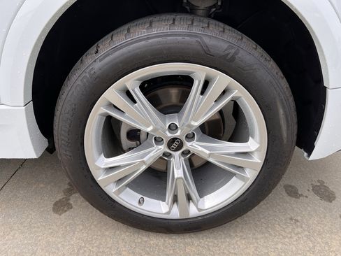 Used 2023 Audi Q8 Premium Plus image 12